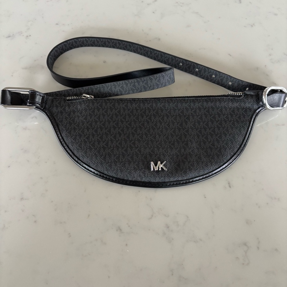Michael Kors Reversible Crossbody Bag‎